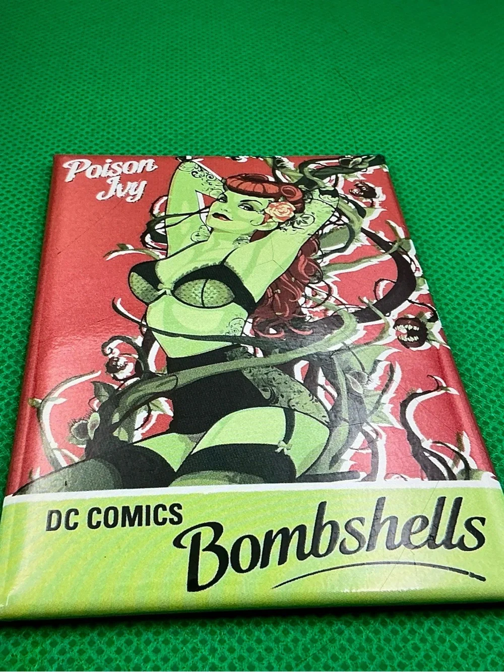 ATA BOY DC Comics Poison Ivy Bombshells Magnet  - Green & Red